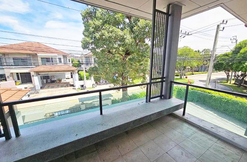 House with Shared Pool in Chaengwattana (near Nichada Thani) 